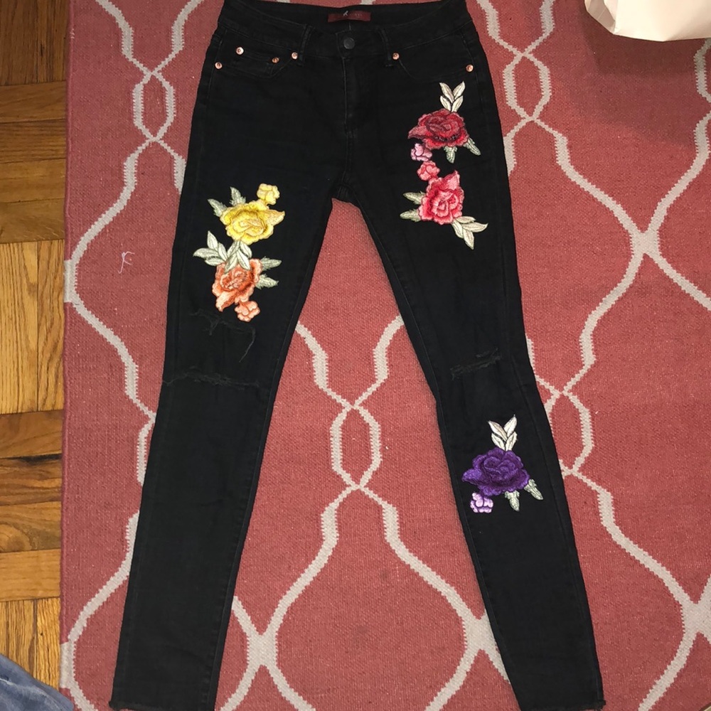 Rose embroidery skinny jeans